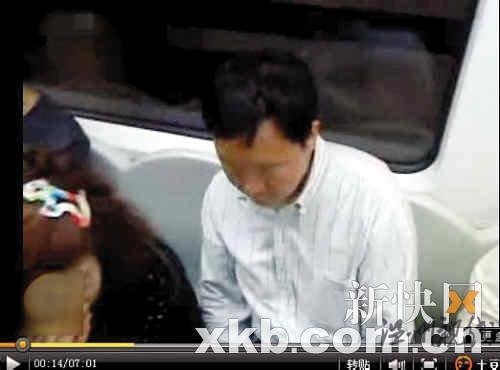 地鐵男裝睡侵犯女乘客視頻網(wǎng)上熱傳遭人肉