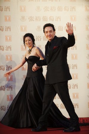 鞏俐離婚內(nèi)幕揭秘 與庫薩克假戲真做酒店常親熱