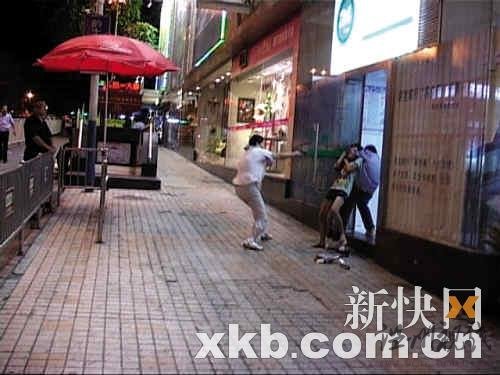 女警擊斃劫匪系首次朝人開(kāi)槍 曾只在靶場(chǎng)練手