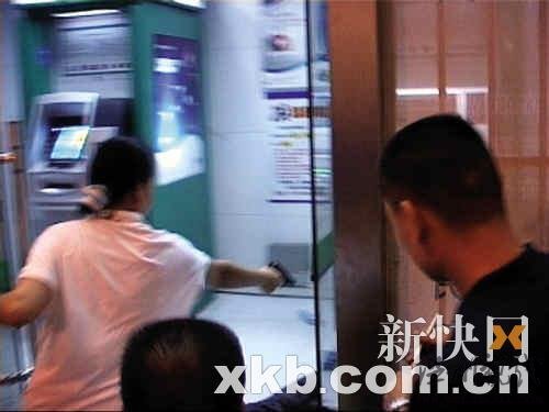 女警擊斃劫匪系首次朝人開(kāi)槍 曾只在靶場(chǎng)練手