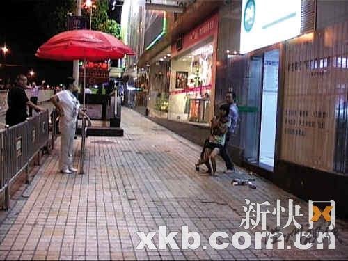 女警擊斃劫匪系首次朝人開(kāi)槍 曾只在靶場(chǎng)練手