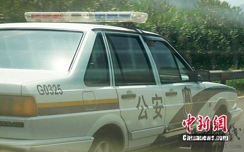 義烏一警車用光盤(pán)遮車牌行駛 涉事民警受處罰