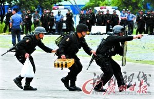 3日，菲律賓警方舉行人質(zhì)解救演習(xí)。