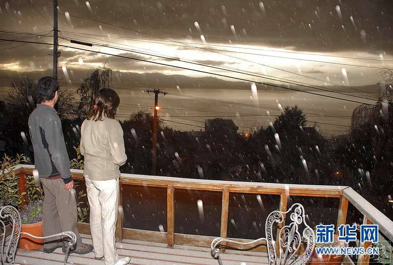 智利普耶韋火山噴發(fā) 濃煙、火山灰殃及鄰國