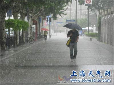 上海雷電暴雨大風(fēng)齊登場 天氣多變需加強防范