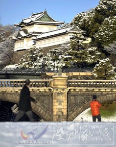 東京降雪影響交通 電車出現(xiàn)延誤或停運