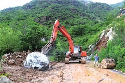 北京門頭溝多處路段山體塌方 靈山景區(qū)再次封閉