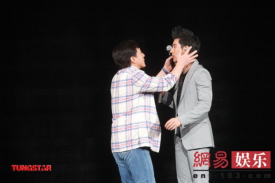 王力宏紅磡演唱會(huì)成龍助陣