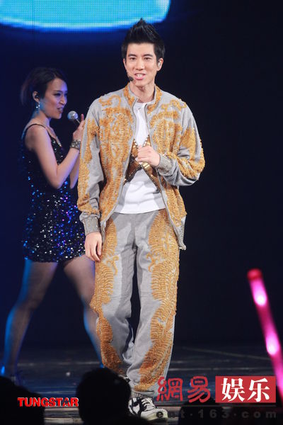 王力宏紅磡演唱會(huì)成龍助陣