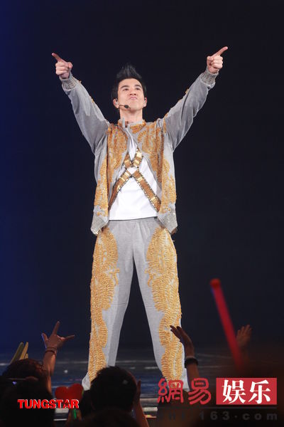 王力宏紅磡演唱會(huì)成龍助陣