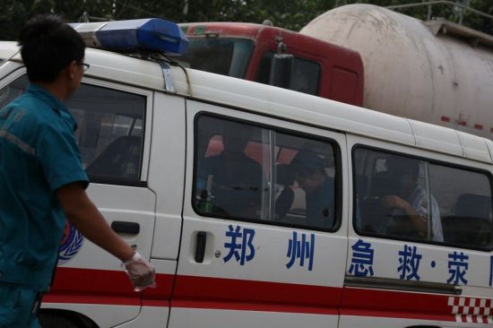滎陽車禍，女子被撞央求司機(jī)別碾死她。