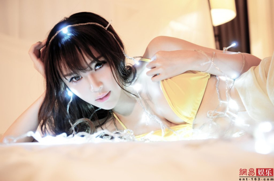 北舞?；▔?mèng)妮gabby拍性感廣告