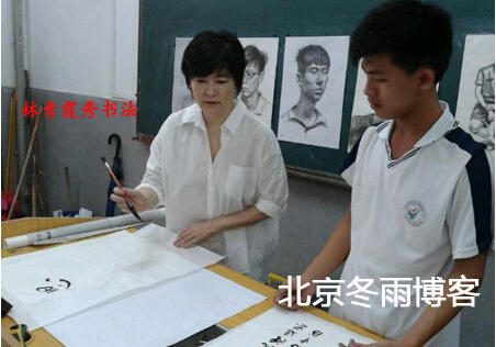 林青霞現(xiàn)身中學(xué)做演講