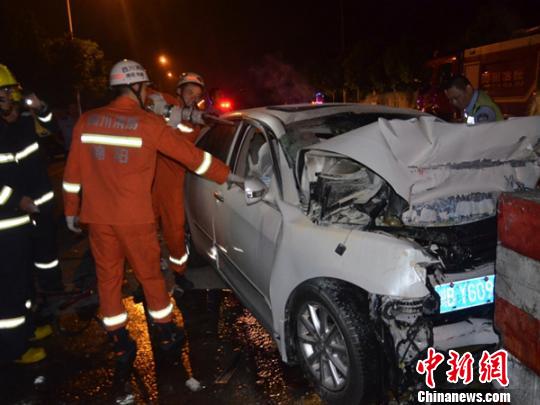 綿陽普明北路發(fā)生嚴重交通事故