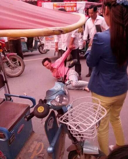 多名兒童當(dāng)街被砍