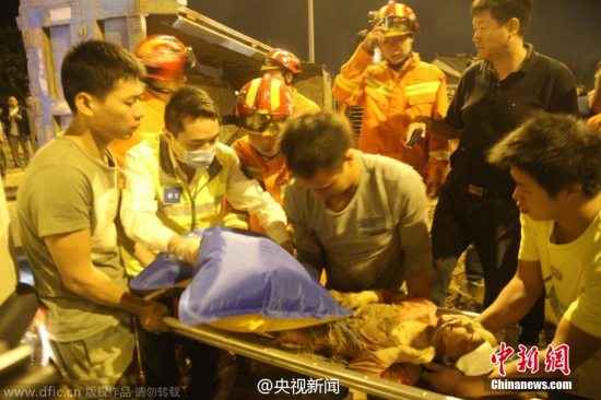 男子車禍現(xiàn)場救人救出自己女兒