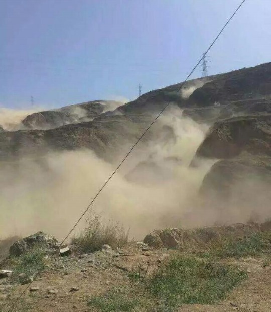 甘肅臨洮縣地震好像地動(dòng)山搖