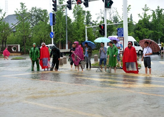 江蘇揚(yáng)州遭遇暴雨