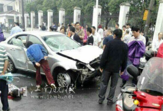 無錫車禍現(xiàn)場(chǎng)