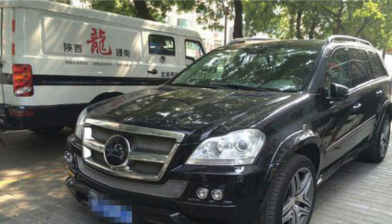 小孩劃豪車當(dāng)場(chǎng)被抓