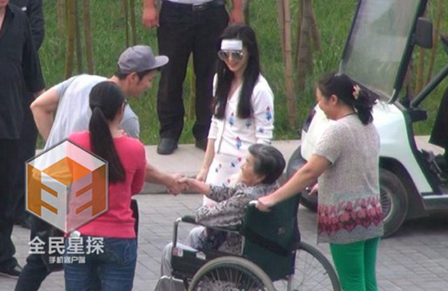 婚期不遠？ 范冰冰李晨青島探親購豪宅(組圖)
