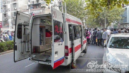 南京來(lái)鳳街發(fā)生一起車禍