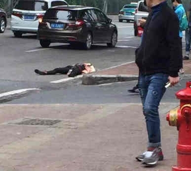 廣州地鐵砍人事件現場。
