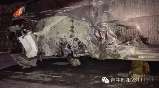 車(chē)子掉了一個(gè)輪 轎車(chē)只剩3個(gè)輪子