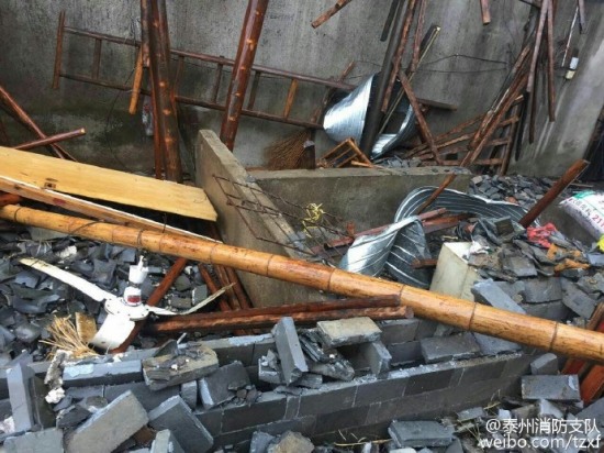 江蘇泰興突發(fā)颶風