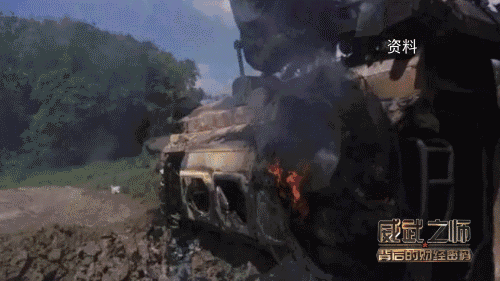 中國(guó)防雷車遭炸翻 車內(nèi)士兵安全