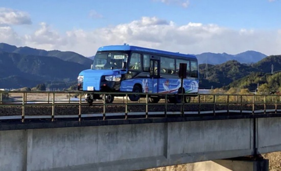 世界上第一輛“雙模車”開始在日本運(yùn)營(yíng)