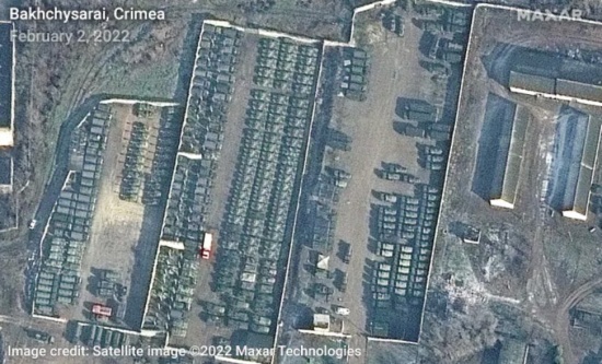 俄羅斯在烏克蘭邊境附近大規(guī)模集結(jié)軍隊衛(wèi)星圖像：