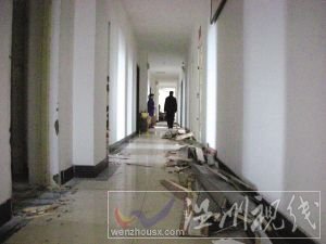 2月20日，招待所客房房門已被裝修工人拆除，招待所也已停止營業。